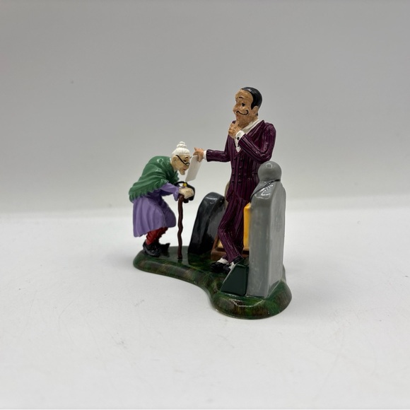 Dept 56 2006 Original Snow Village Halloween How About Our Lay-Away Plan 54711 - Picture 2 of 12